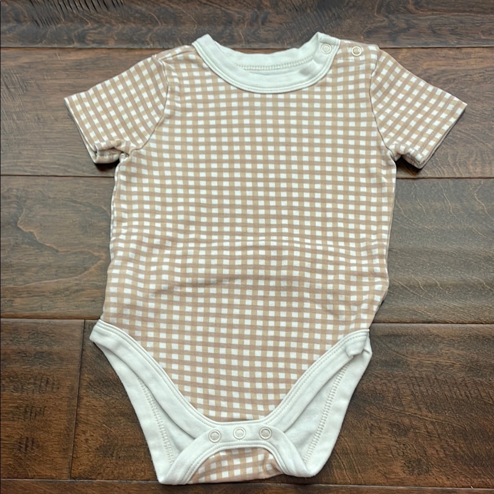 Goumi Tan and White Bodysuit